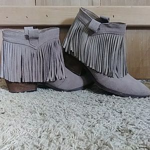 Low heel booties